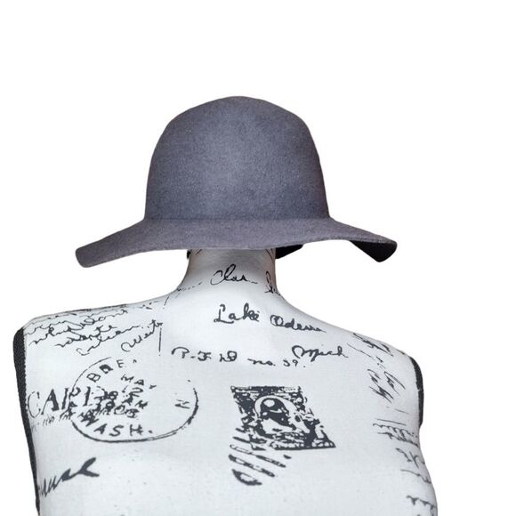 Staring At Stars Women's Gray Wool Hat - Picture 3 of 8